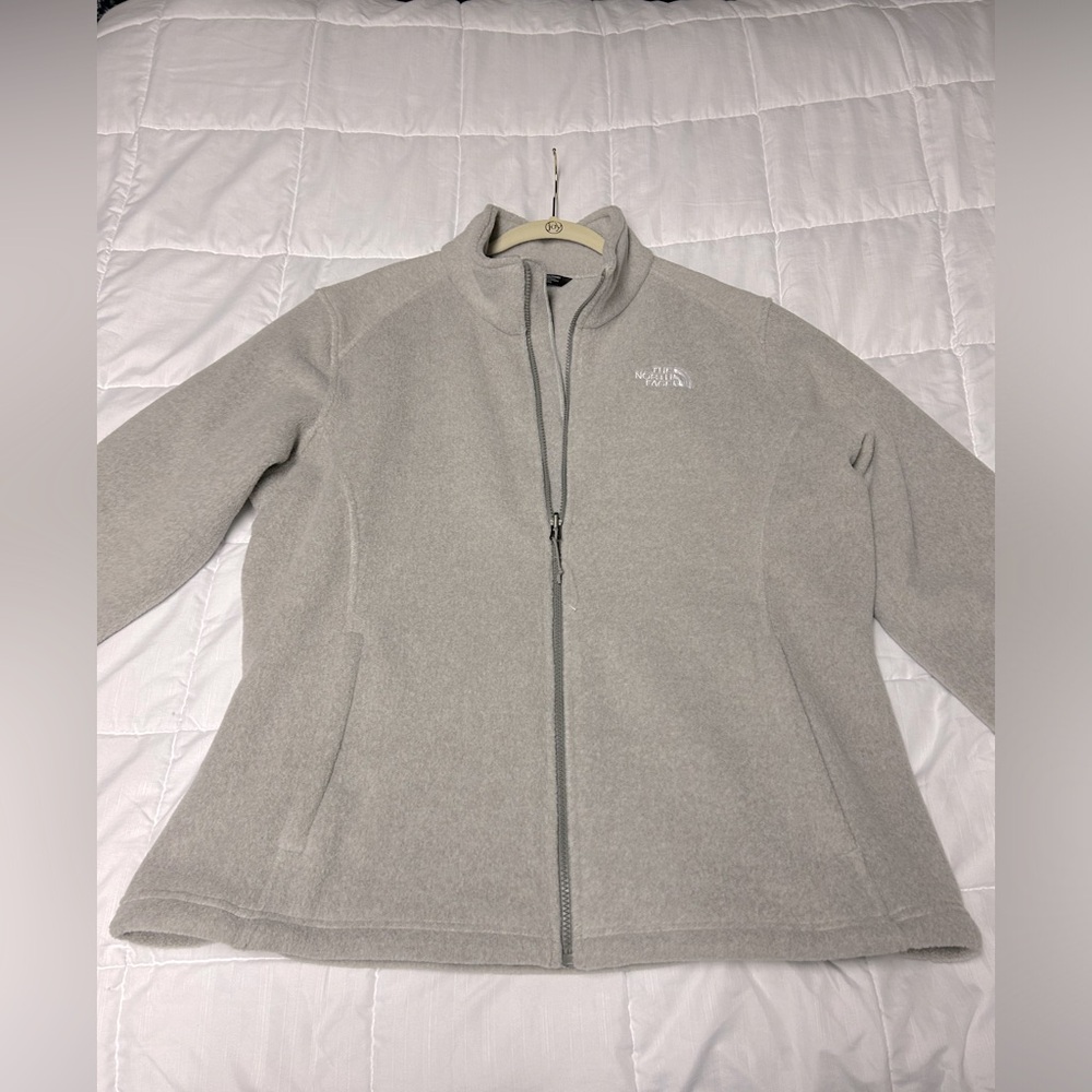 THE NORTHFACE FLEECE ZIP UP!! BRAND NEW NEVER WORN!!